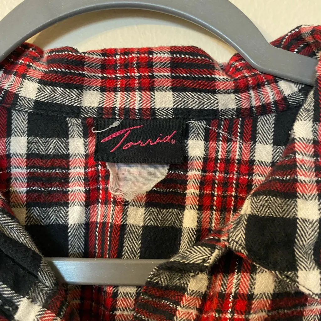 Womens EUC Torrid Red Black Plaid Button Down Shirt Size‎ 2X - Image 2