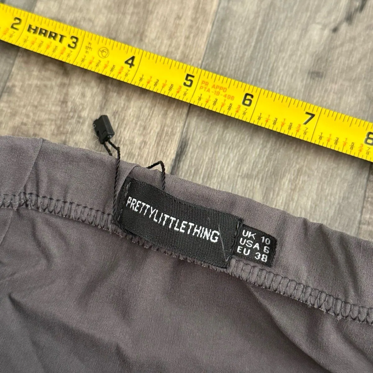 Pretty Little Thing gray stretch woven belted bleated micro mini skirt set - Image 4