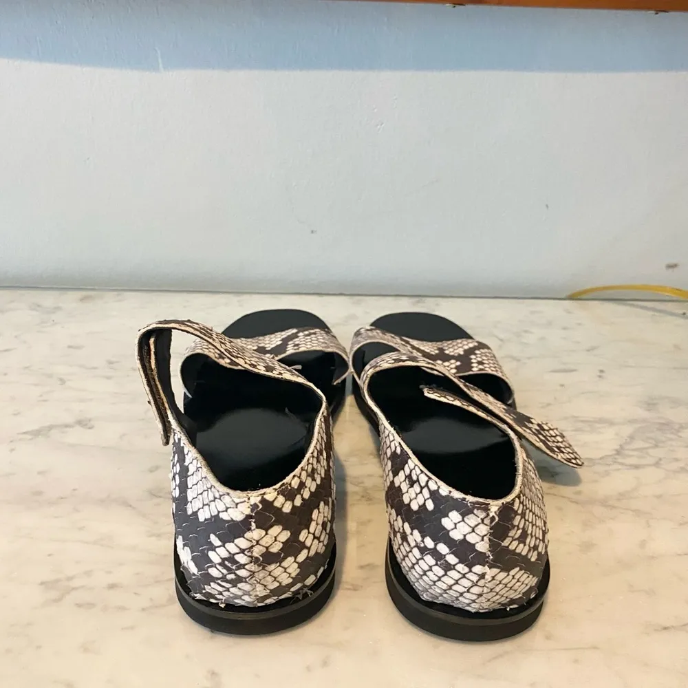 VINCE Salina Python Snake Print Flat Strap Sandal Size 8 EUC - Image 7