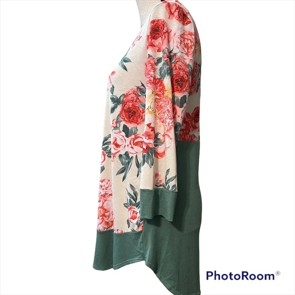 Boutique style medium womens two tone floral print 3/4 blouse no name brand Pink - Image 7