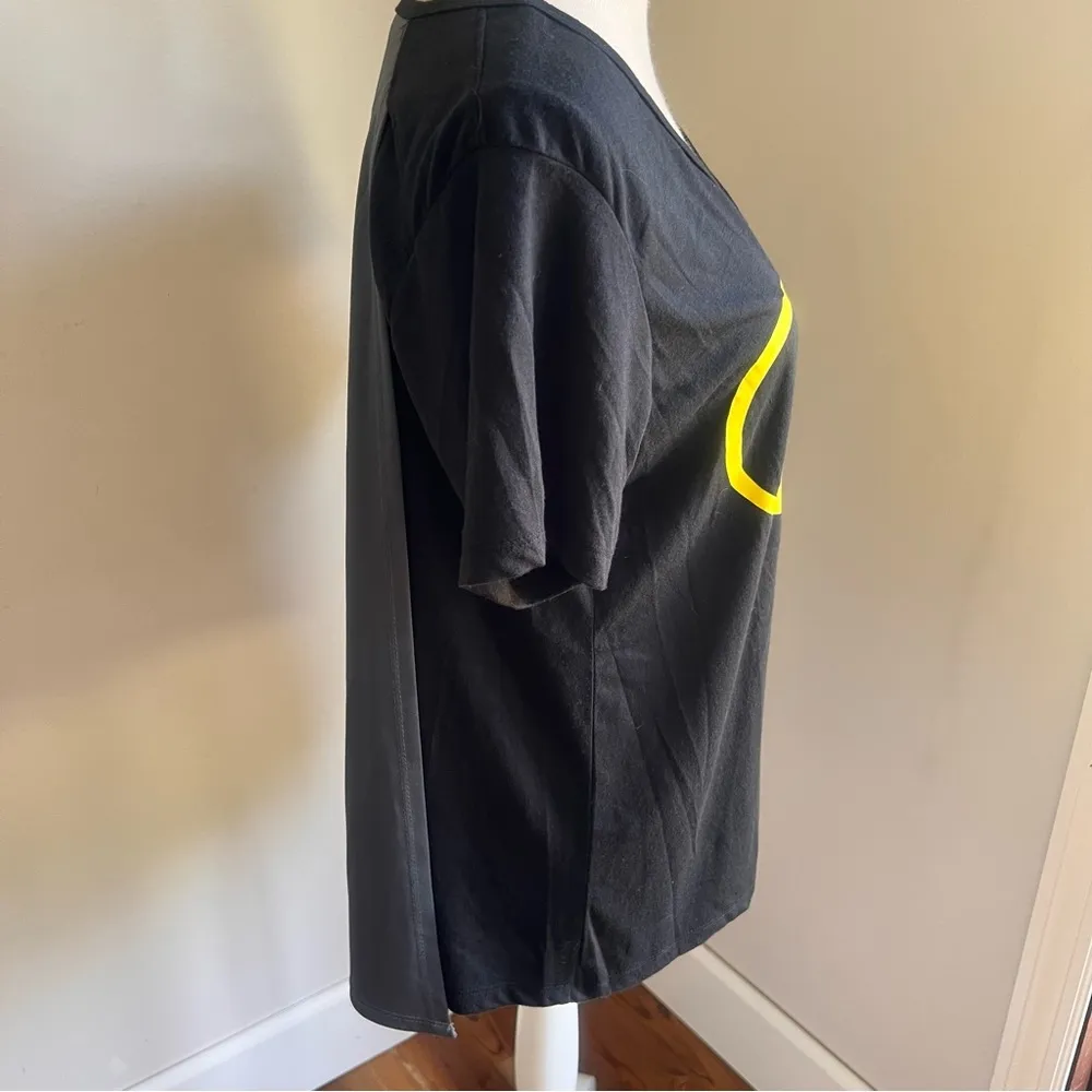 DC Comics Women's Batman with Attached Cape Tee Size M SKU#S2486 - Image 3