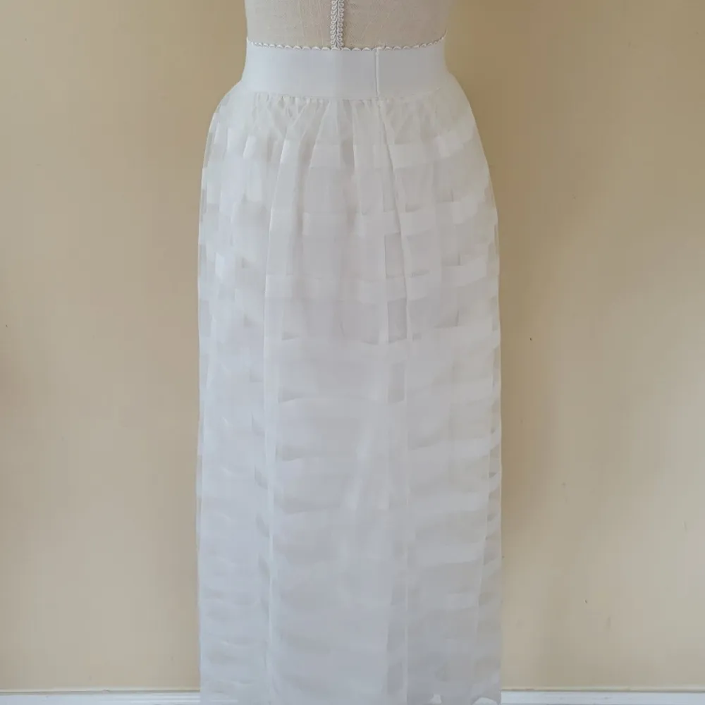 Metrowear white striped midi skirt size medium - Image 4