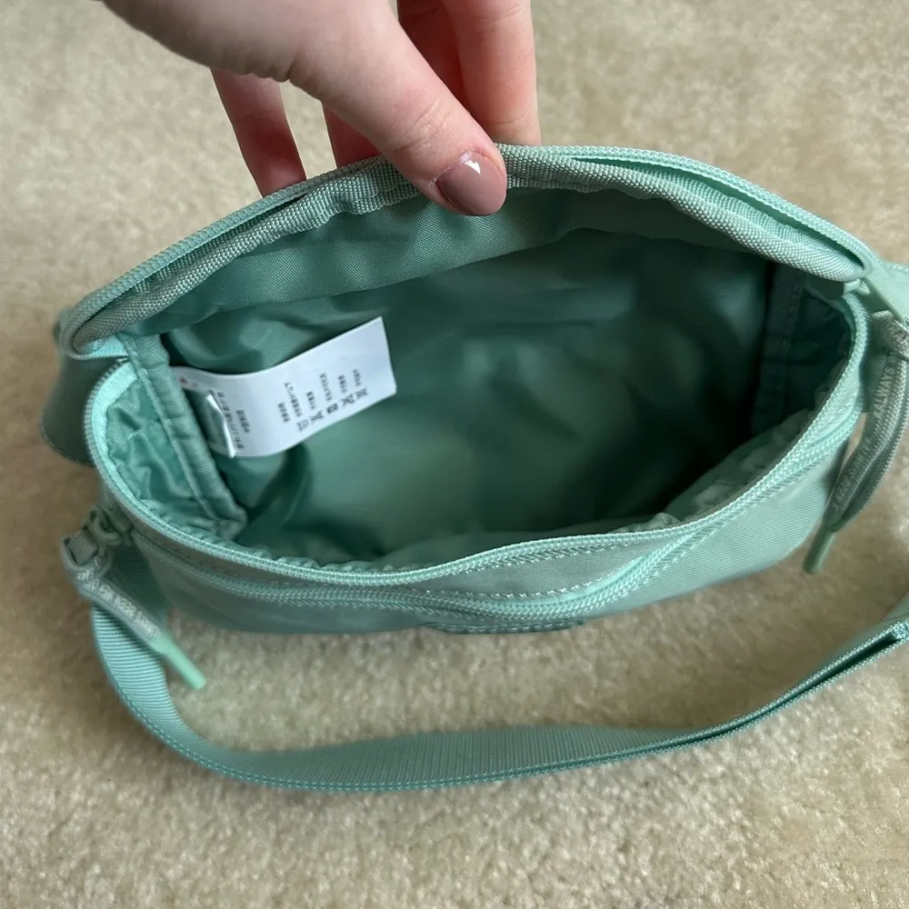 NWOT HotStyle 521s Fashion Fanny Pack Small Hiking Waist Bag Pale Turquoise Blue - Image 4