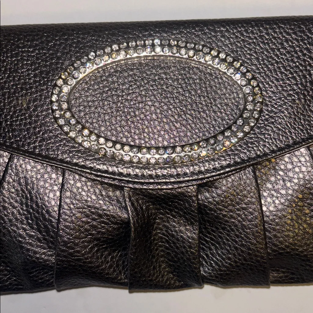 SILVER CLUTCH FAUX LEATHER RHINESTONE DESIGN 2 SNAP CLOSURE
ZIP POCKET OUTSIDE - Image 2