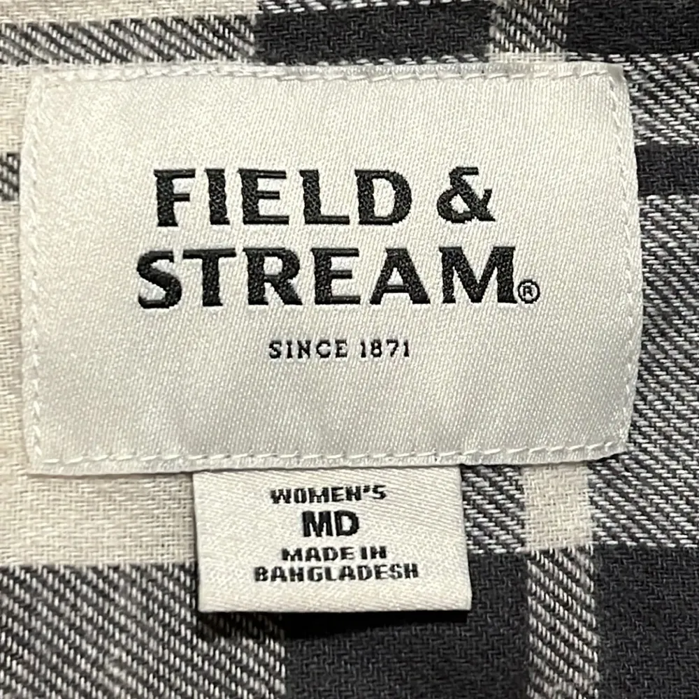 Field & Stream medium women's LS button down plaid with front pocket new w tags - Image 6
