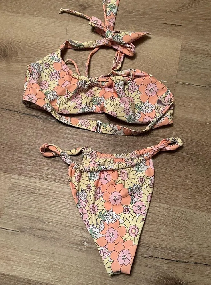 Floral Bikini - Image 6