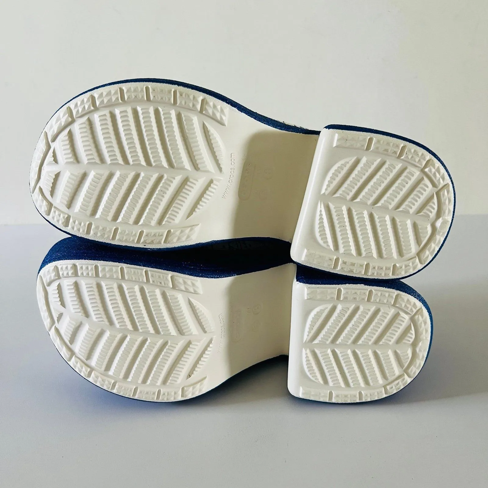 CROCS Hello Kitty Glitter Blue White Siren Clog - US 8 - Image 11