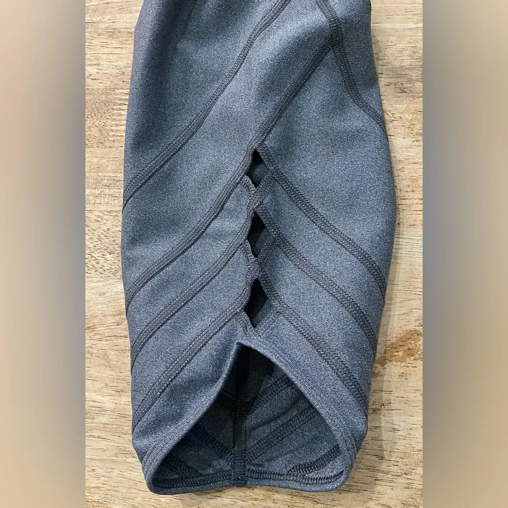 Under Armour Women’s Sz XL Gray HeatGear Hi-Rise Cutout Ankle Leggings - Image 8