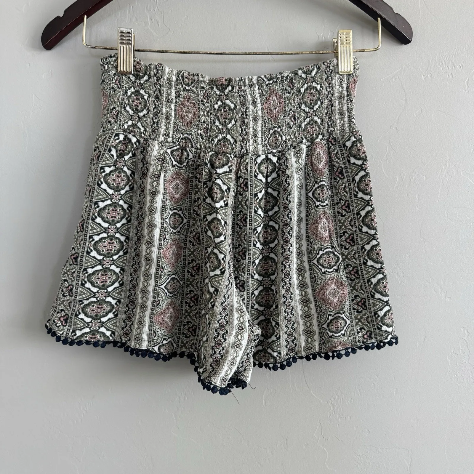 Three Dots Shorts Woman's Size S Green Floral Elastic Waist Pull On Pocket Boho - Image 5