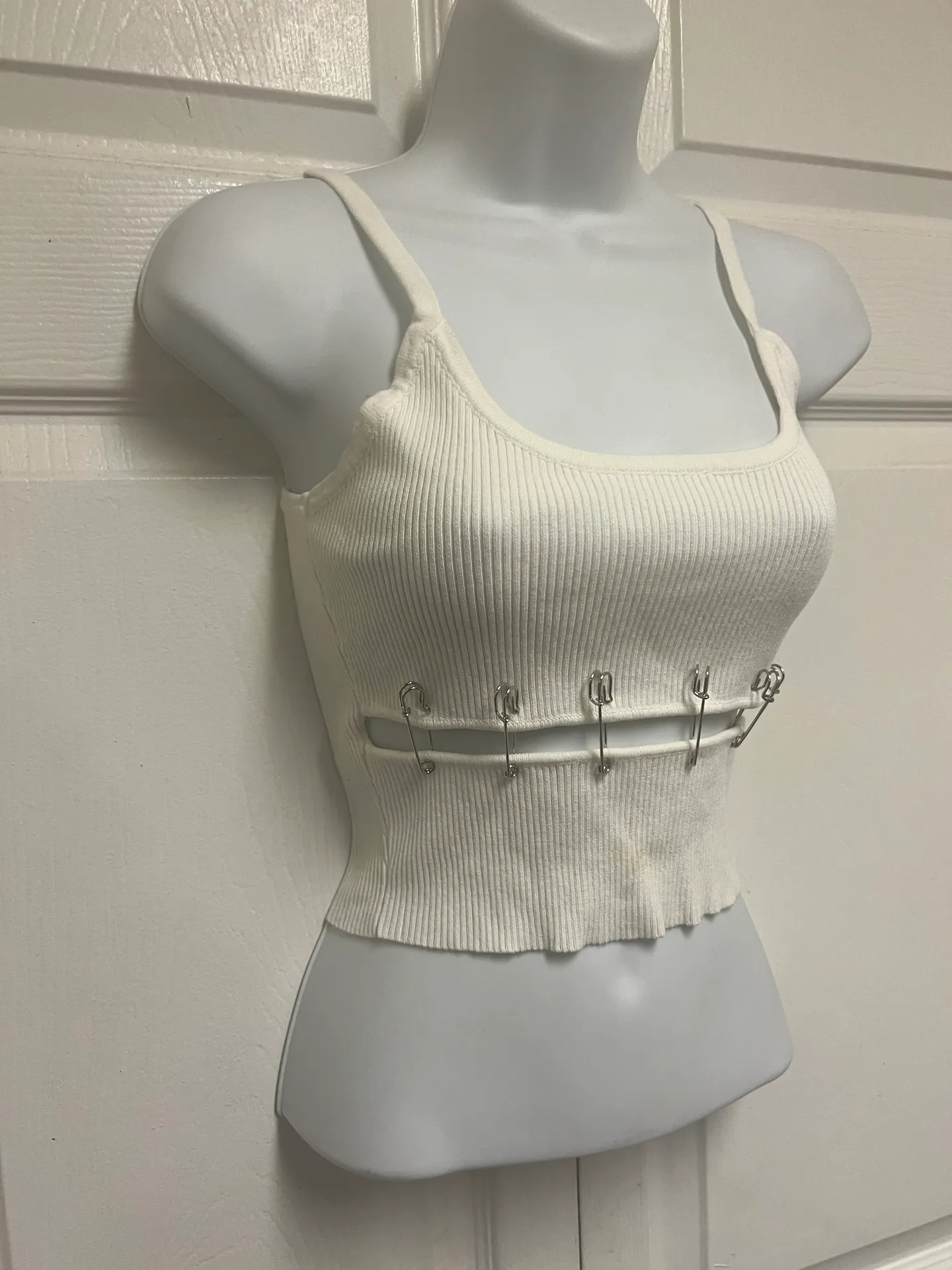 Lab White Pinned Sleeveless Knit Crop Top - Image 5