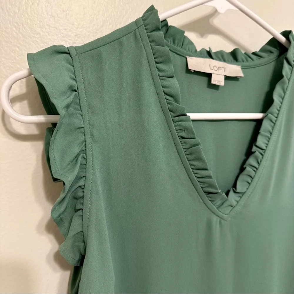 LOFT Green Ruffle V-Neck Shell Blouse Top XS - Image 5