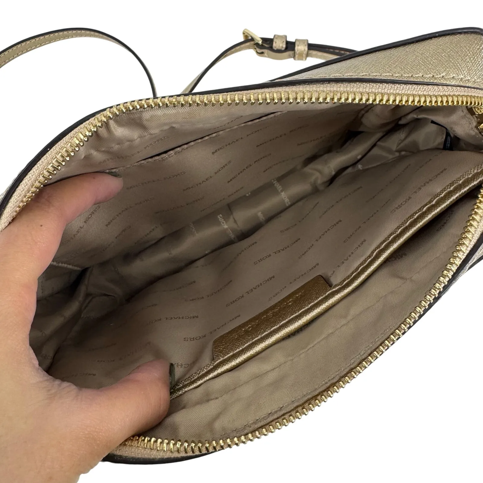 Michael Michael Kors Jet Set crossbody bag in Gold - Image 3