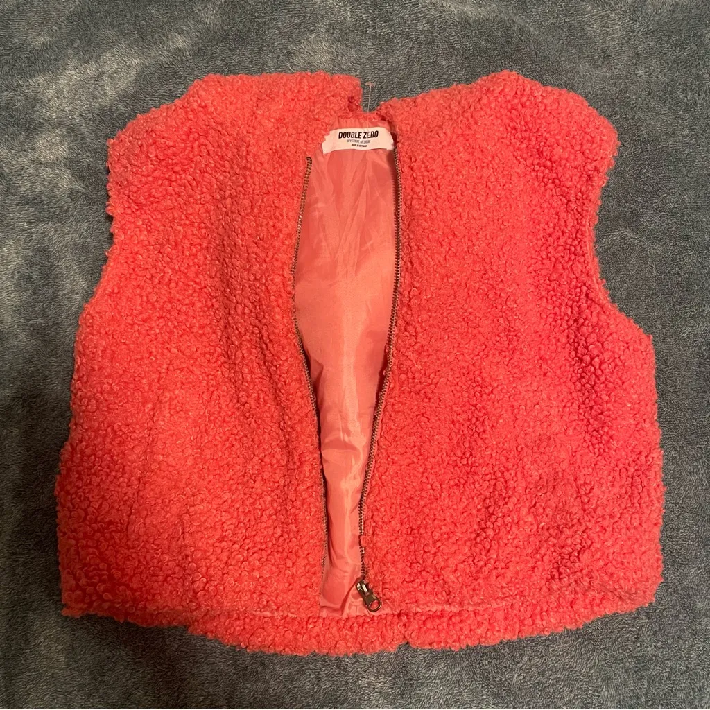 Cozy Coral Sherpa‎ Vest with Hood size Medium Boutique Brand - Image 2