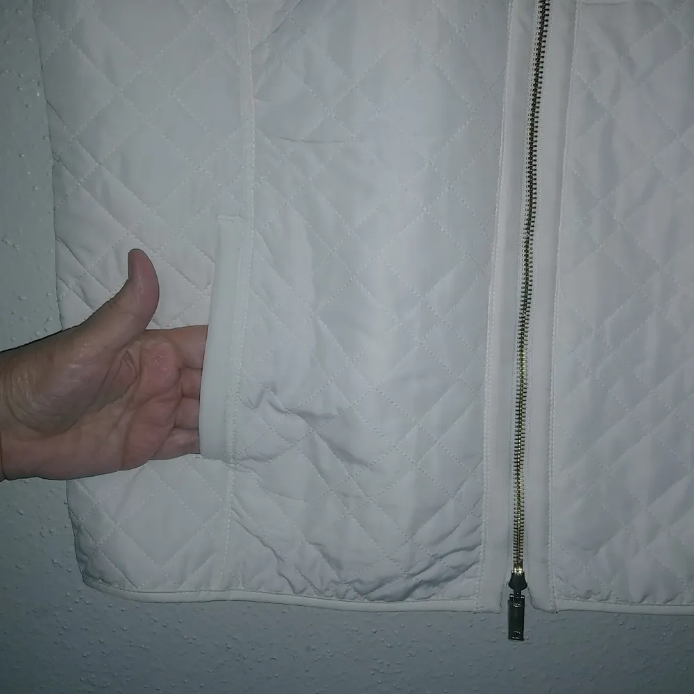 Chicos 2 L Reversible Quilted Zip Front Vest in White and Gold Peach Plaid - Image 15