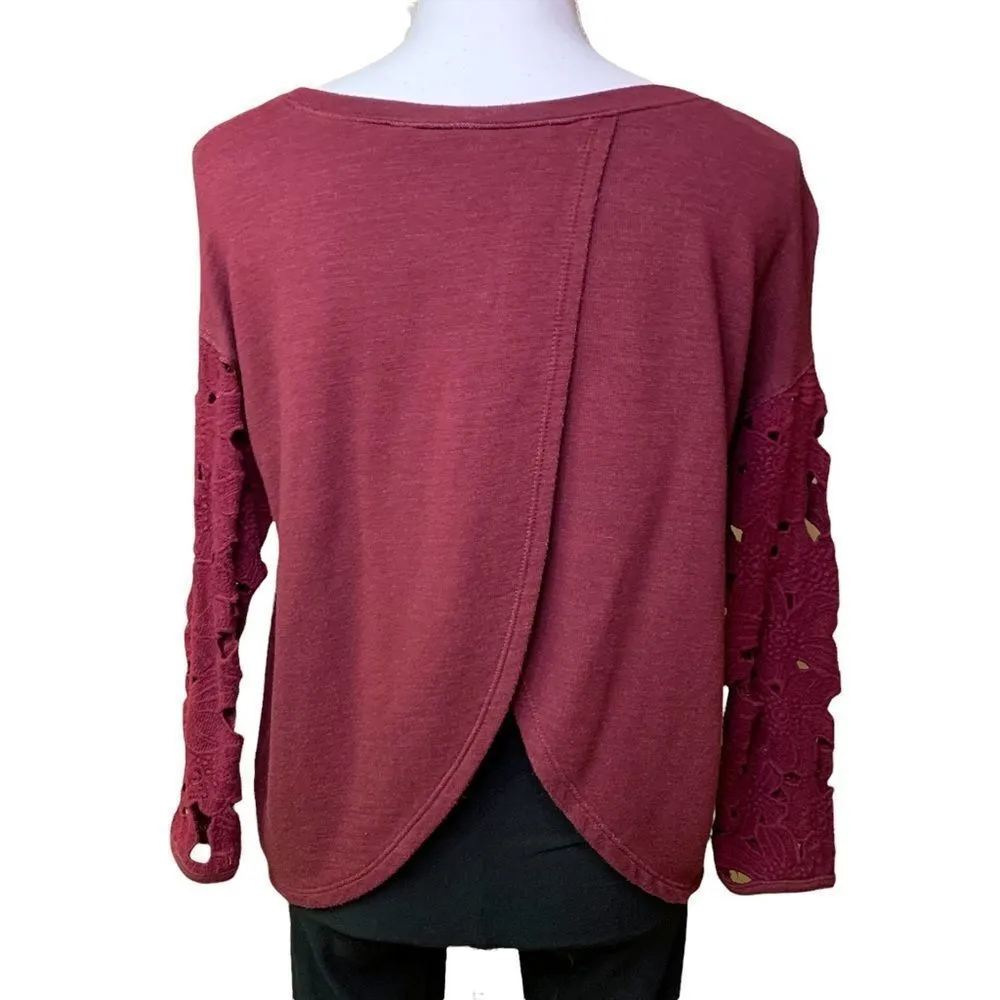WOMEN’S 𝅺American Eagle maroon split open back crochet sleeve sweatshirt - Image 5