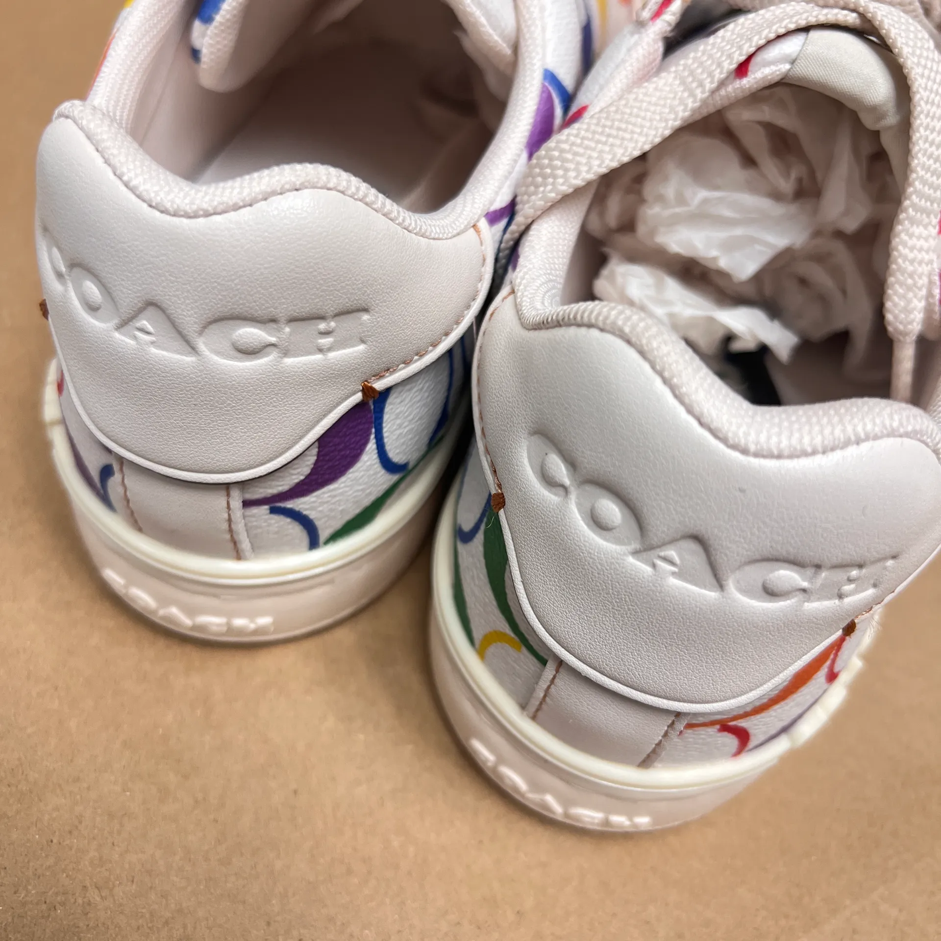 Clip Low Top Sneaker In Rainbow Signature Canvas coach CI898 - Image 2