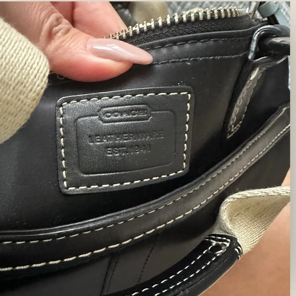 Coach | Vintage Y2K | Hampton Bag | Black with Blue Interior - Image 9