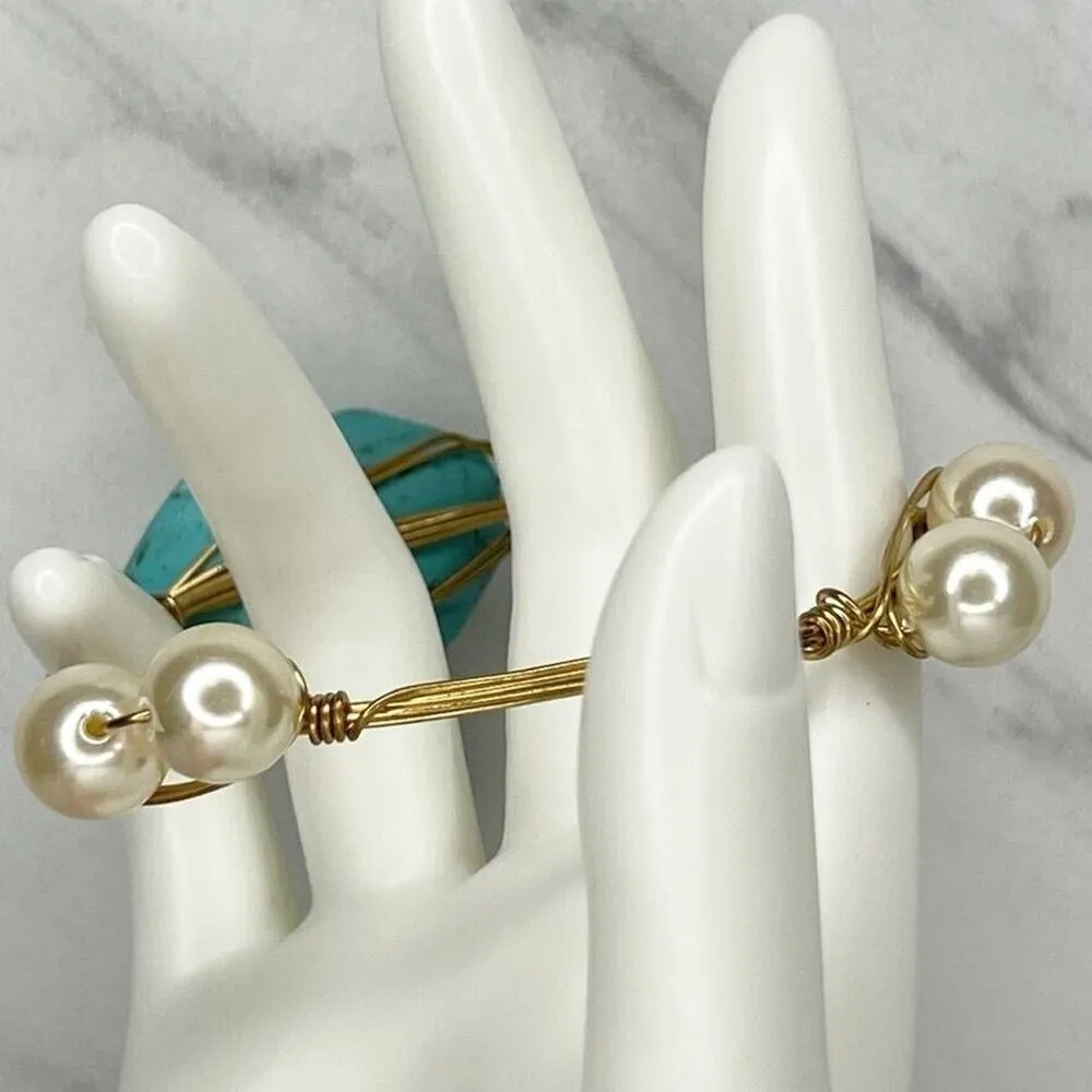 Faux Turquoise Slab and Faux Pearl Beaded Gold Tone Wire Bangle Bracelet - Image 4