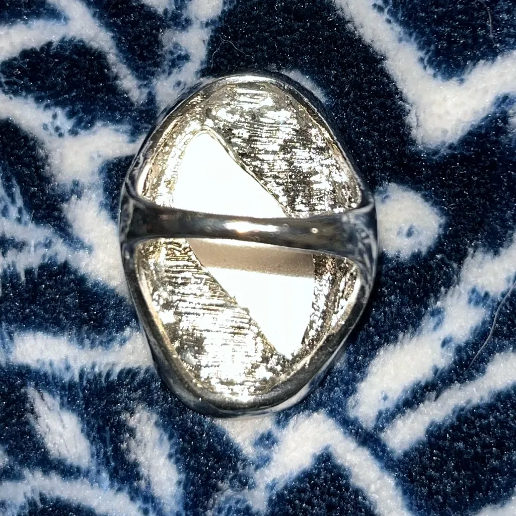 NEW! #5 Statement Ring Animal Print Design Set in silver-toned metal rhinestone - Image 5