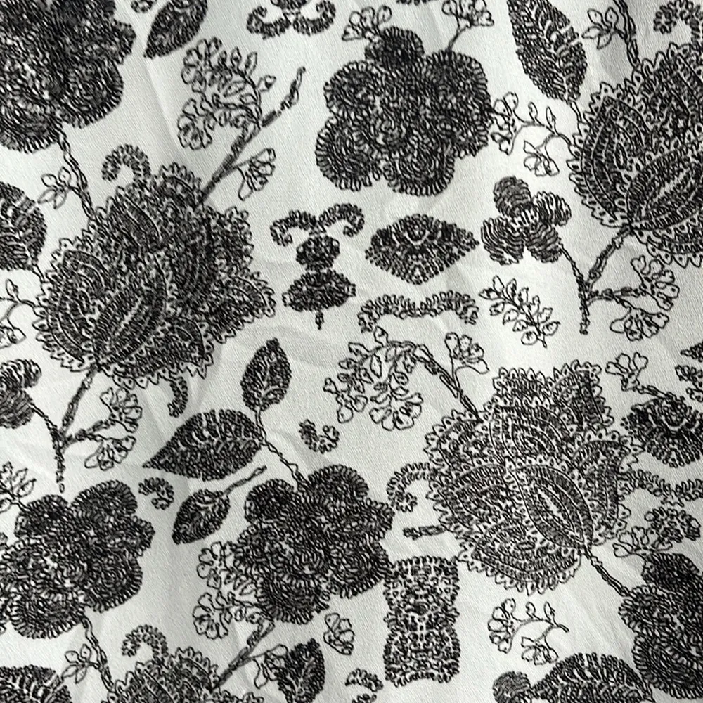 Ivanka Trump Floral Black and White V-Neck Women's‎ Top Size Medium - Image 3