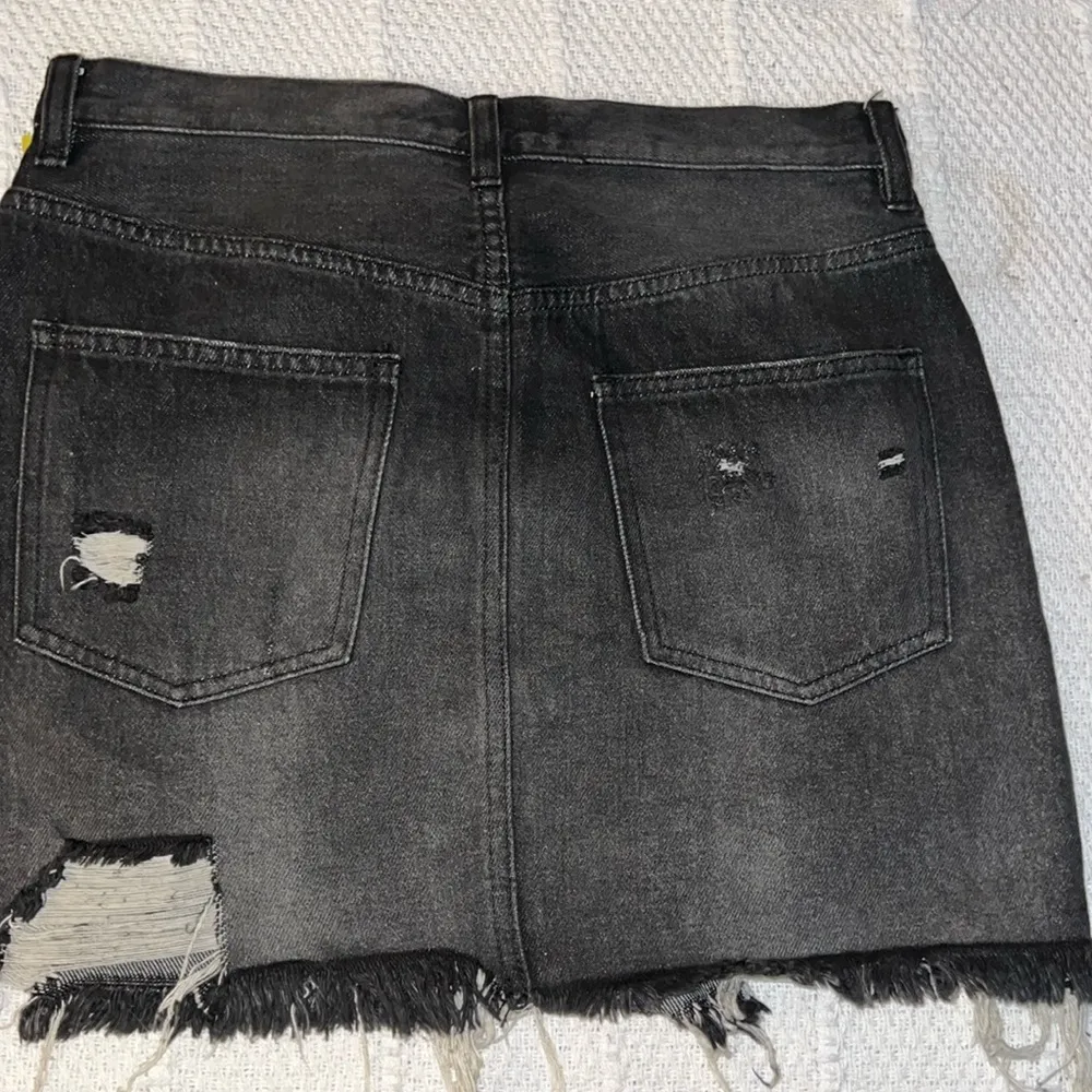 WE THE FREE Black Distressed Mini Denim Skirt Size 26 - Image 7