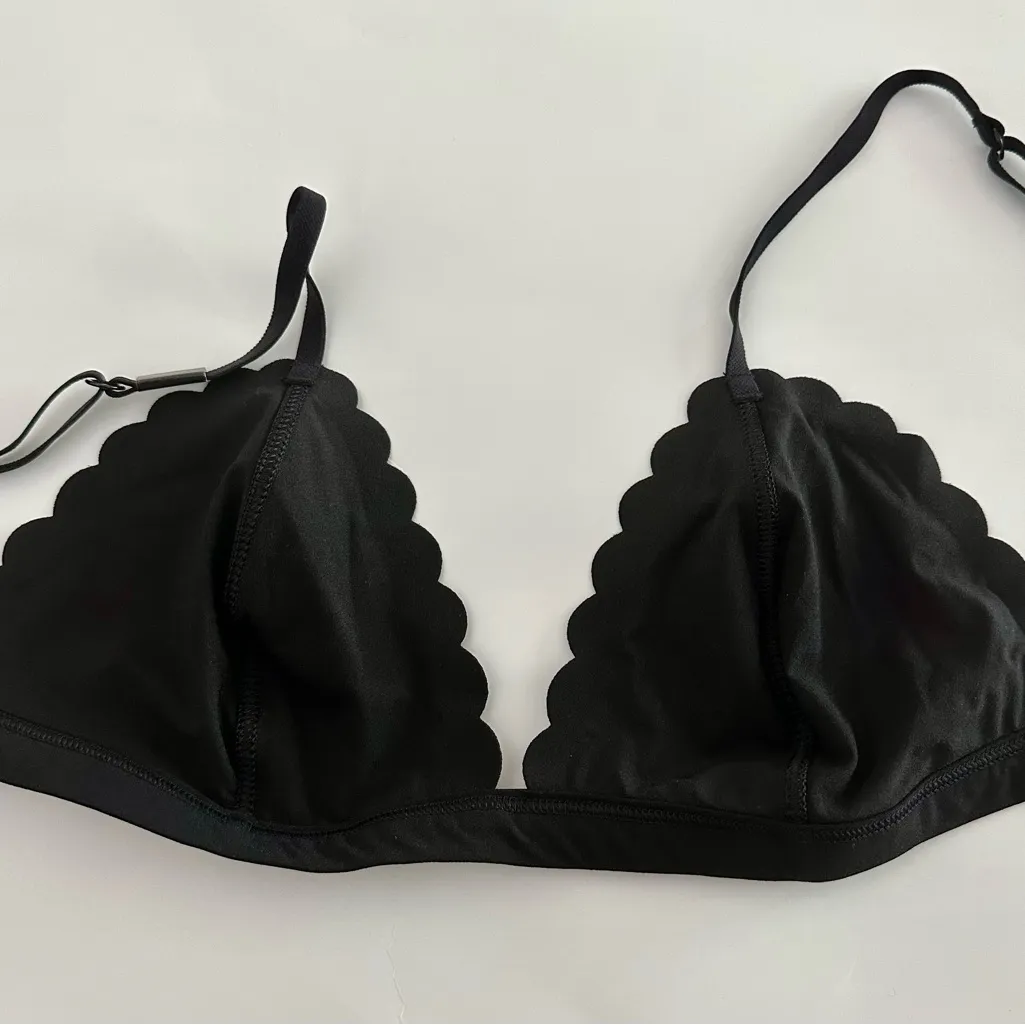 Victoria’s Secret Black Scalloped Bralette - Image 5