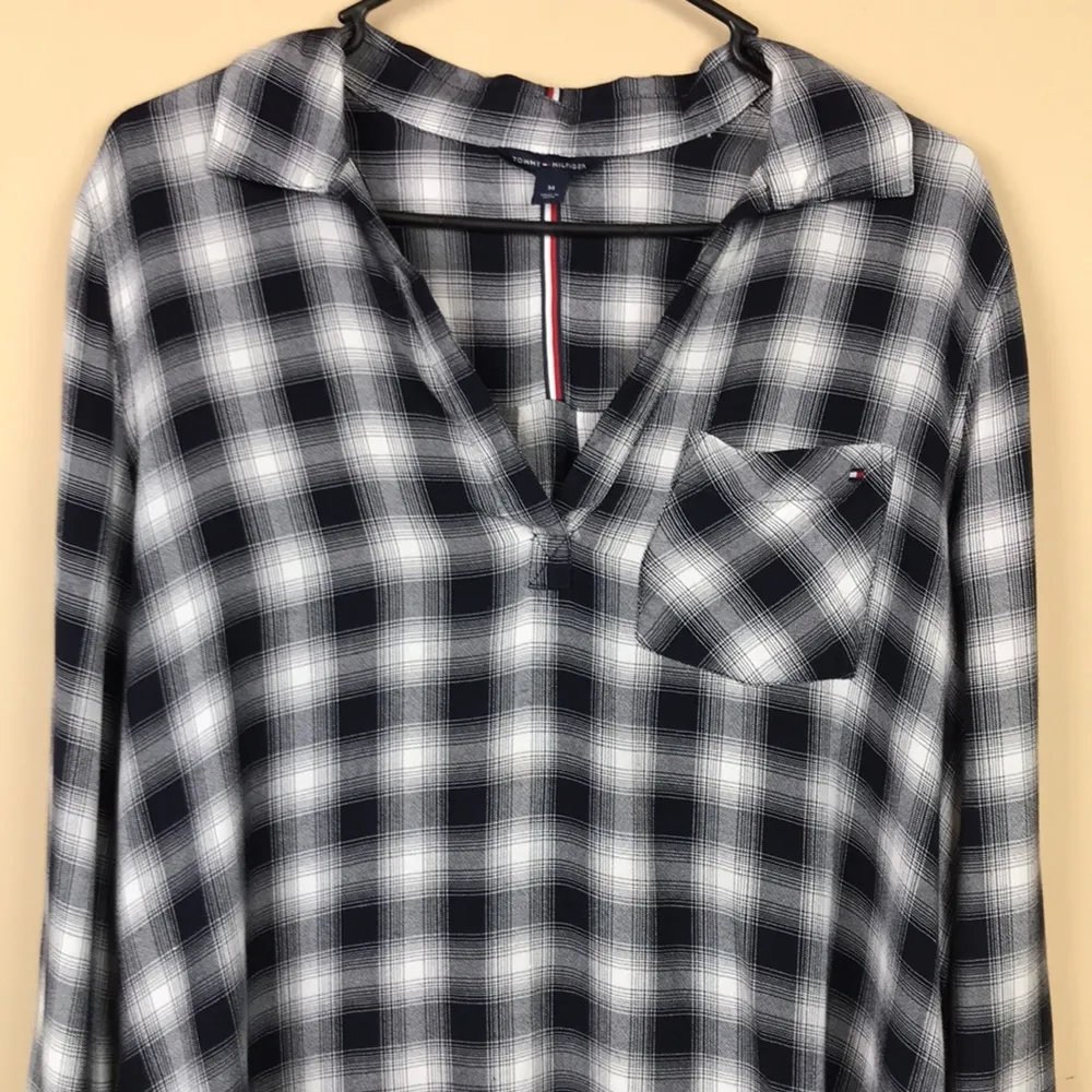 Tommy Hilfiger Women’s Black White Plaid Split Neck Hi-Low Long Sleeve Shirt - Image 2