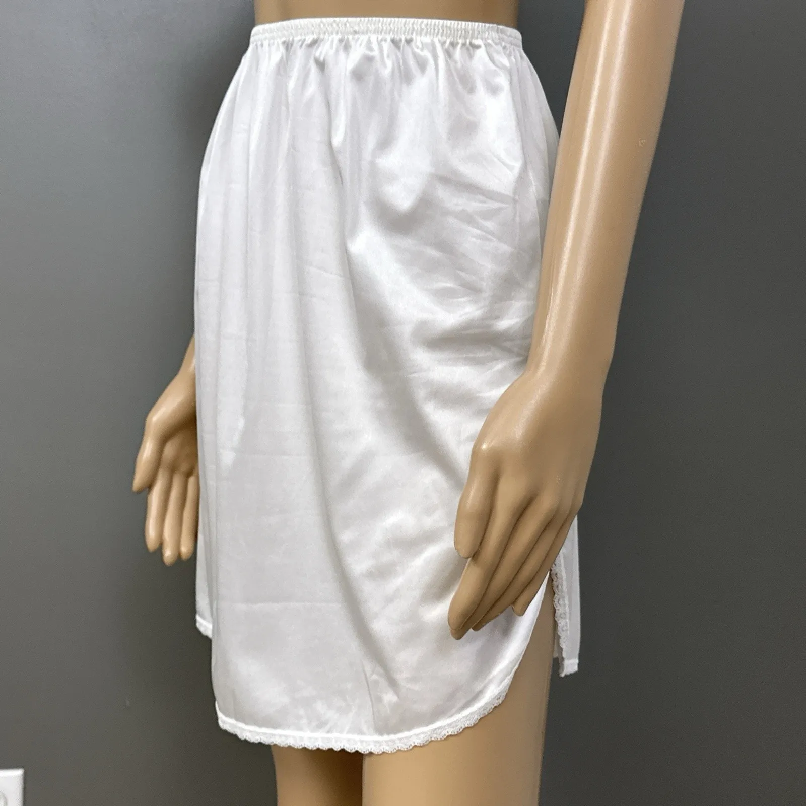 Vintage Vanity Fair Half Slip Size Small 11-760 100% Nylon White 18" Length - Image 2