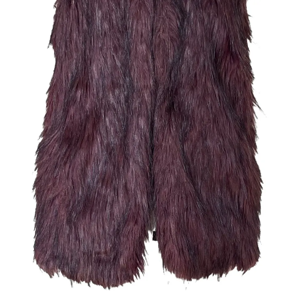 Sebby Collection Women’s Faux Fur Vest Size M Burgundy Knit Back Hook Closure - Image 5