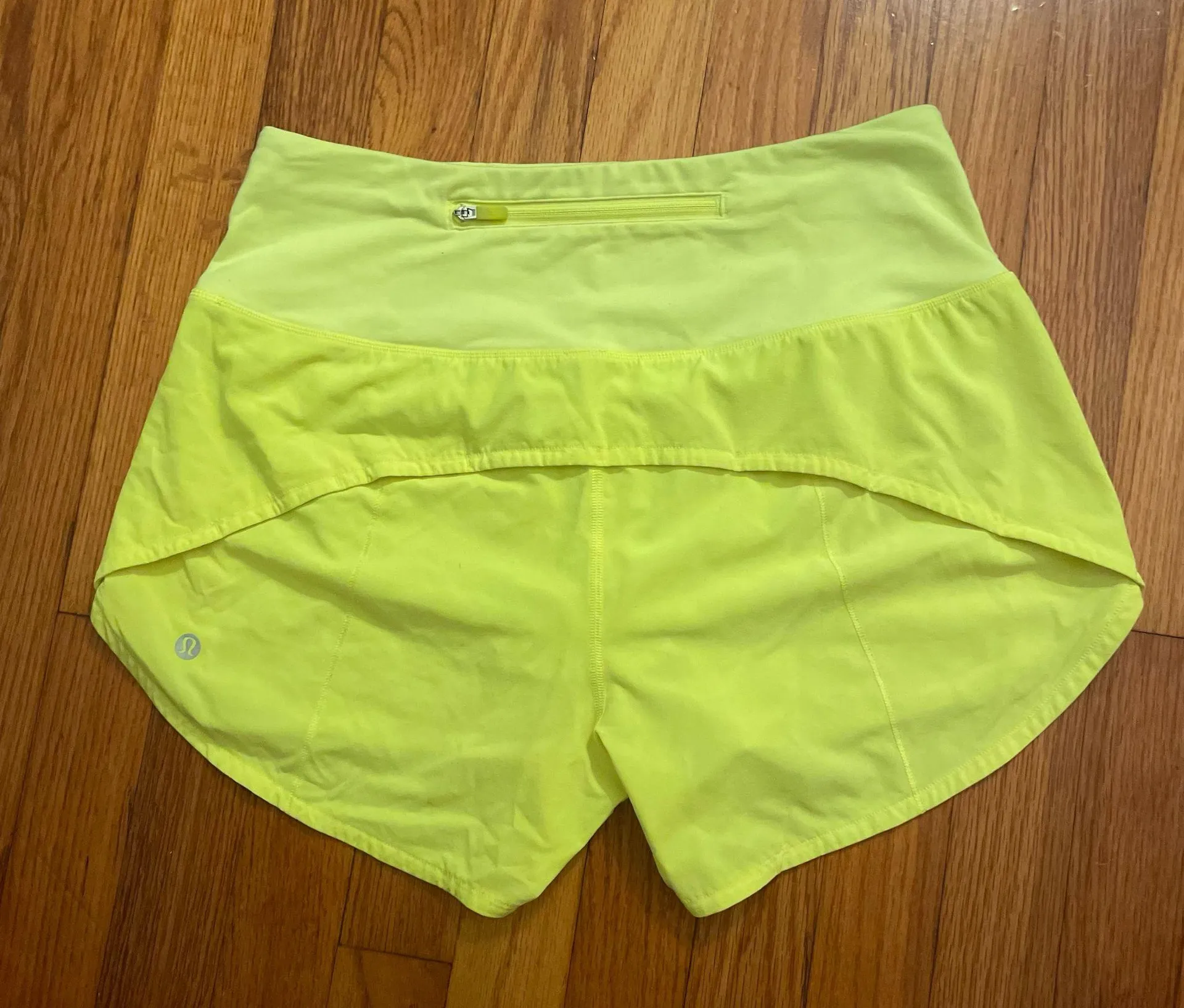 Lululemon Speed Shorts High-Rise Up 2.5" Lined Size 6 Yellow - Image 2