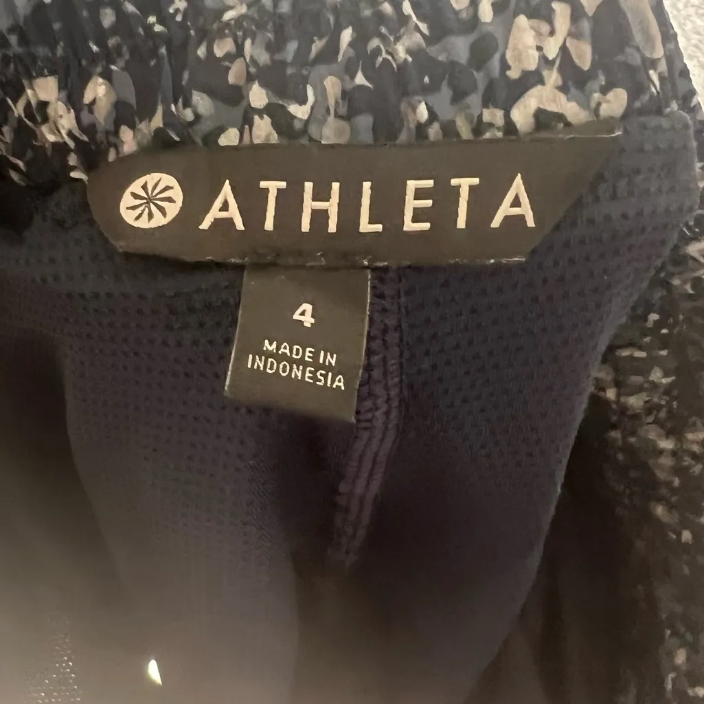 Athleta Blue and Grey Speckled Midtown Skort Size 4 - Image 6
