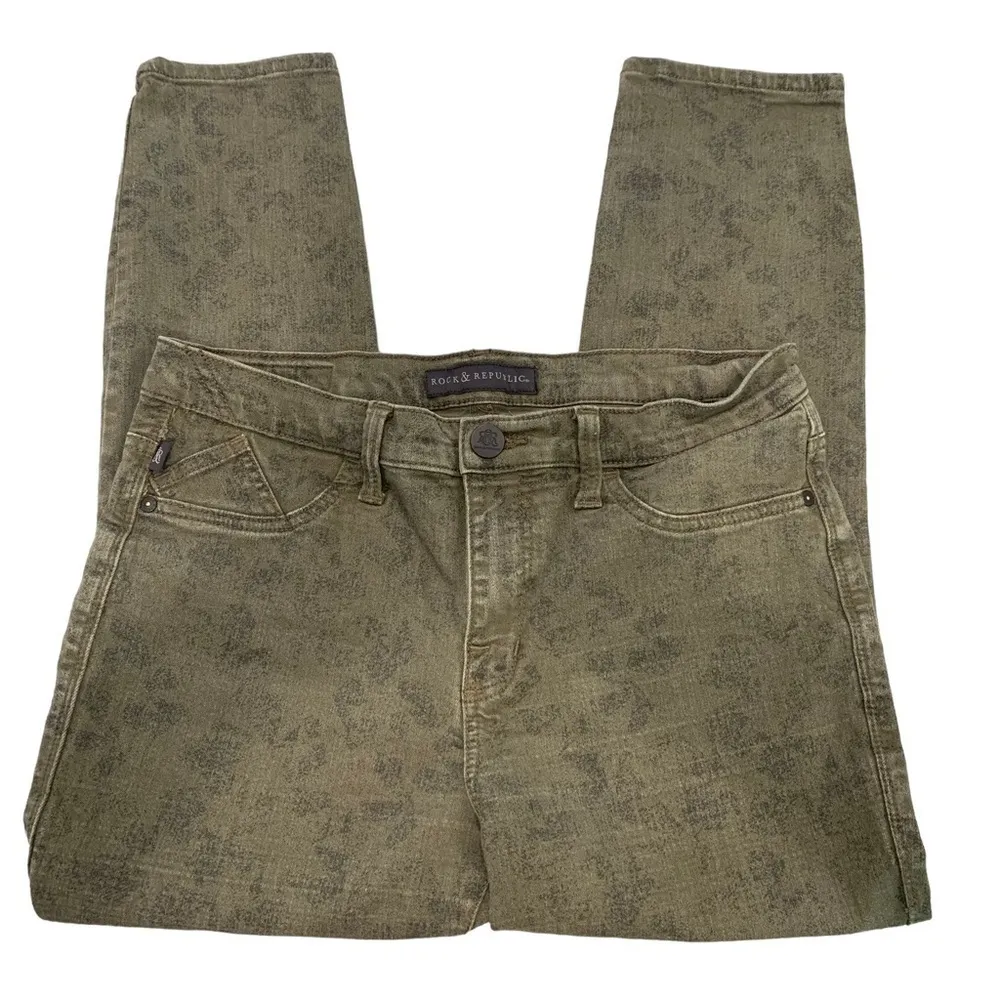 Women’s Rock and Republic army green print cropped pants size 12 - Image 6
