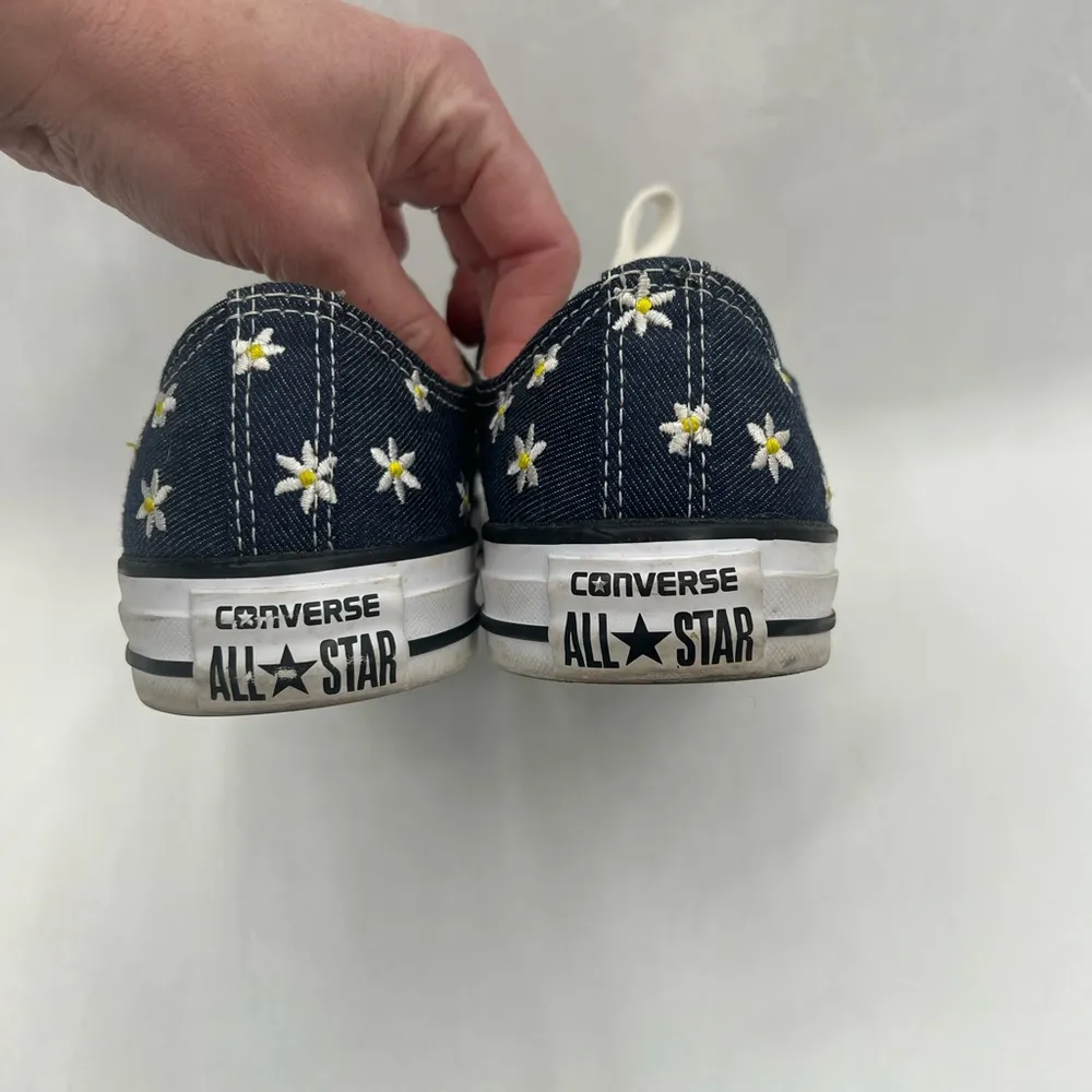 Women's Chuck Taylor Ox Daisy Print Casual Sneakers M8 W10 - Image 6