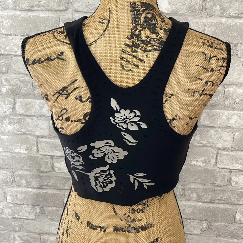 Athleta  Conscious Eyelet Crop A-C - Image 4