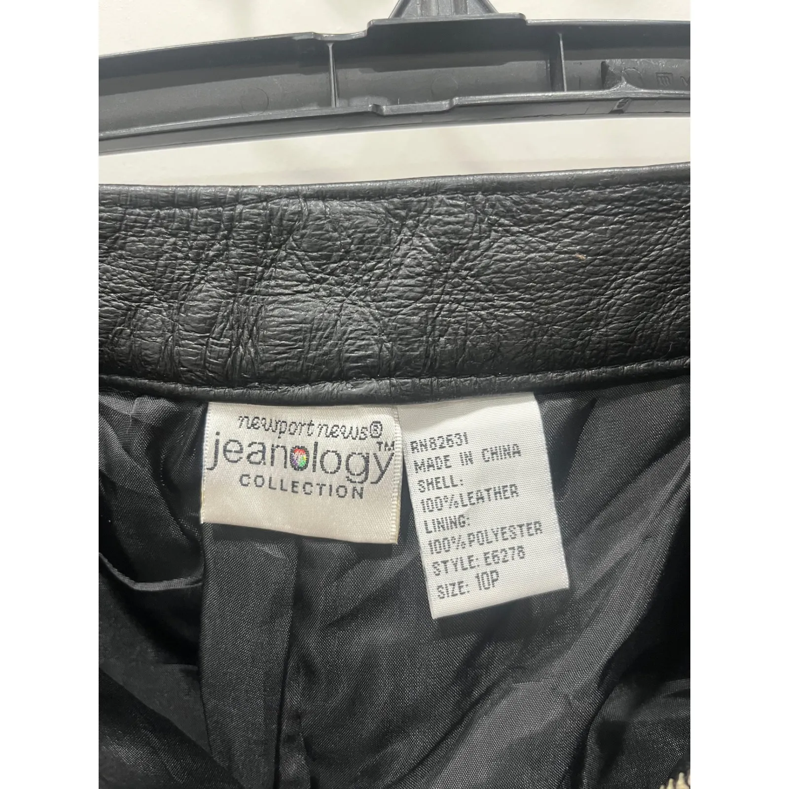 Jeanology Collection Newport News Black Leather Pants Size 10P - Image 8
