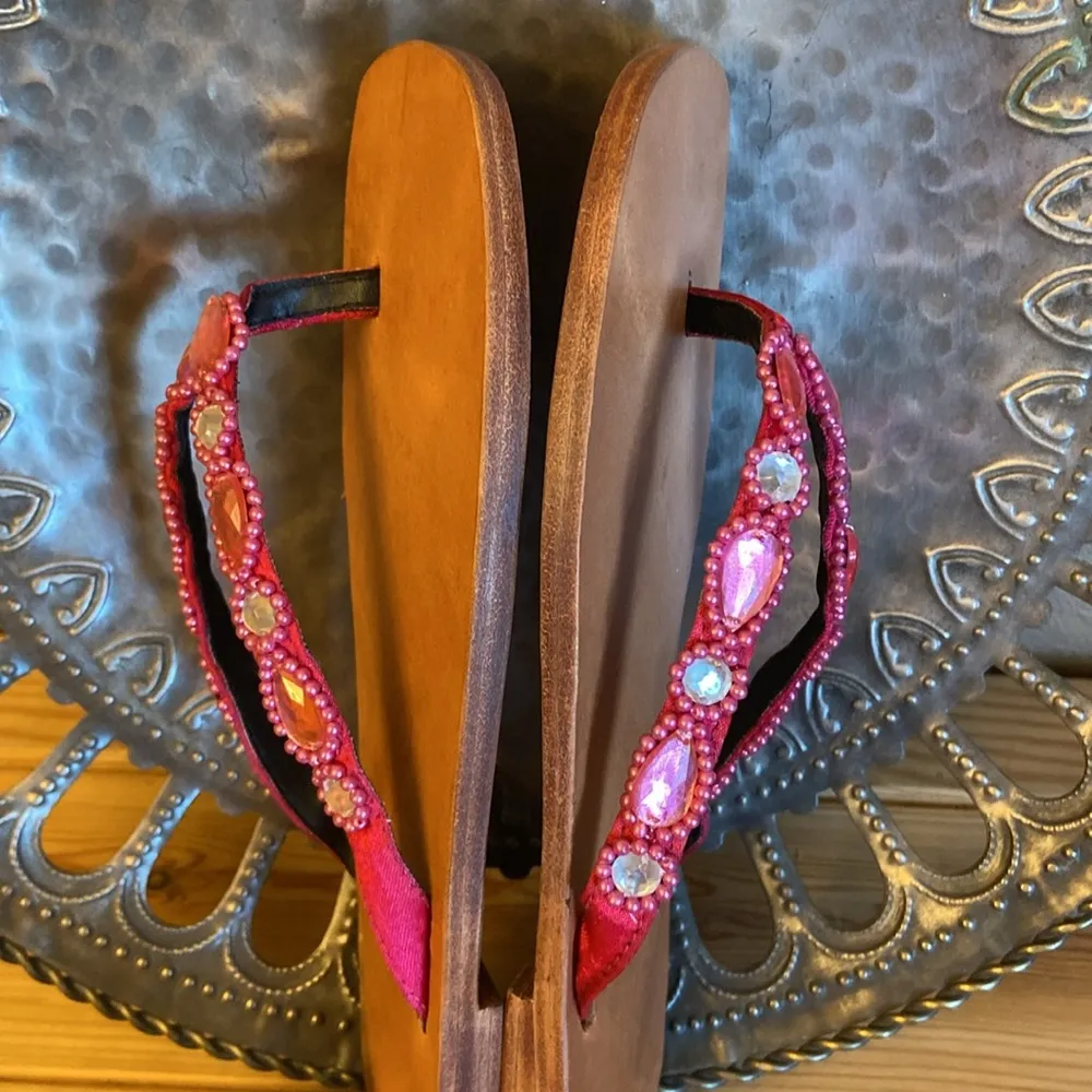 NEW! PINK Beaded Embellished Sequined Flip Flops Sandals Sz 6 - Image 9