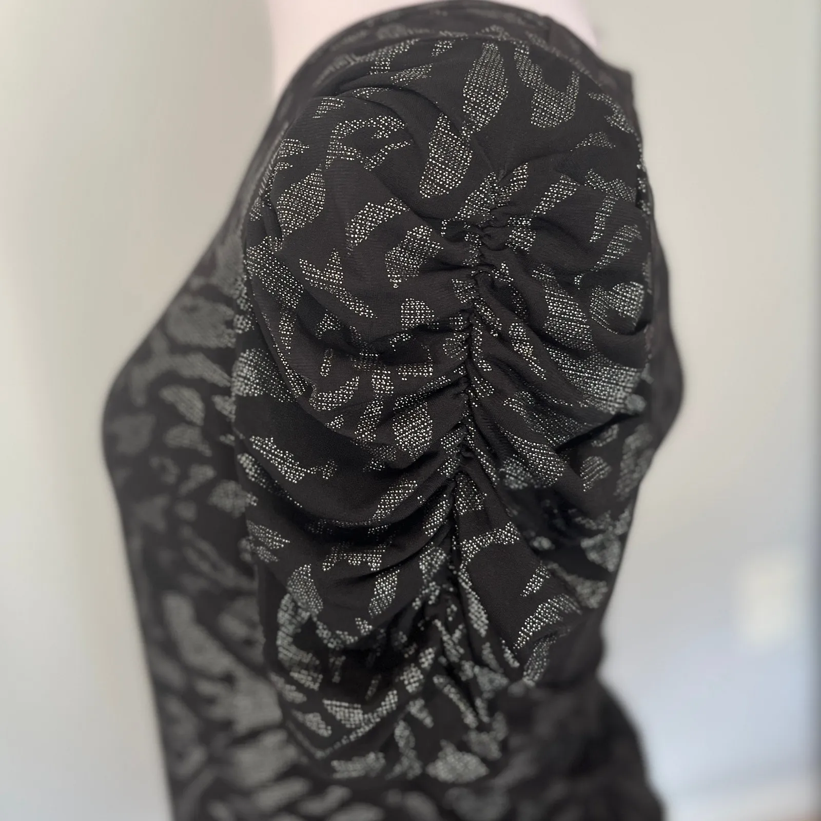 Worthington | Slinky Animal Print Top | Size M | Sparkly Ruffle Sleeve Blouse - Image 5