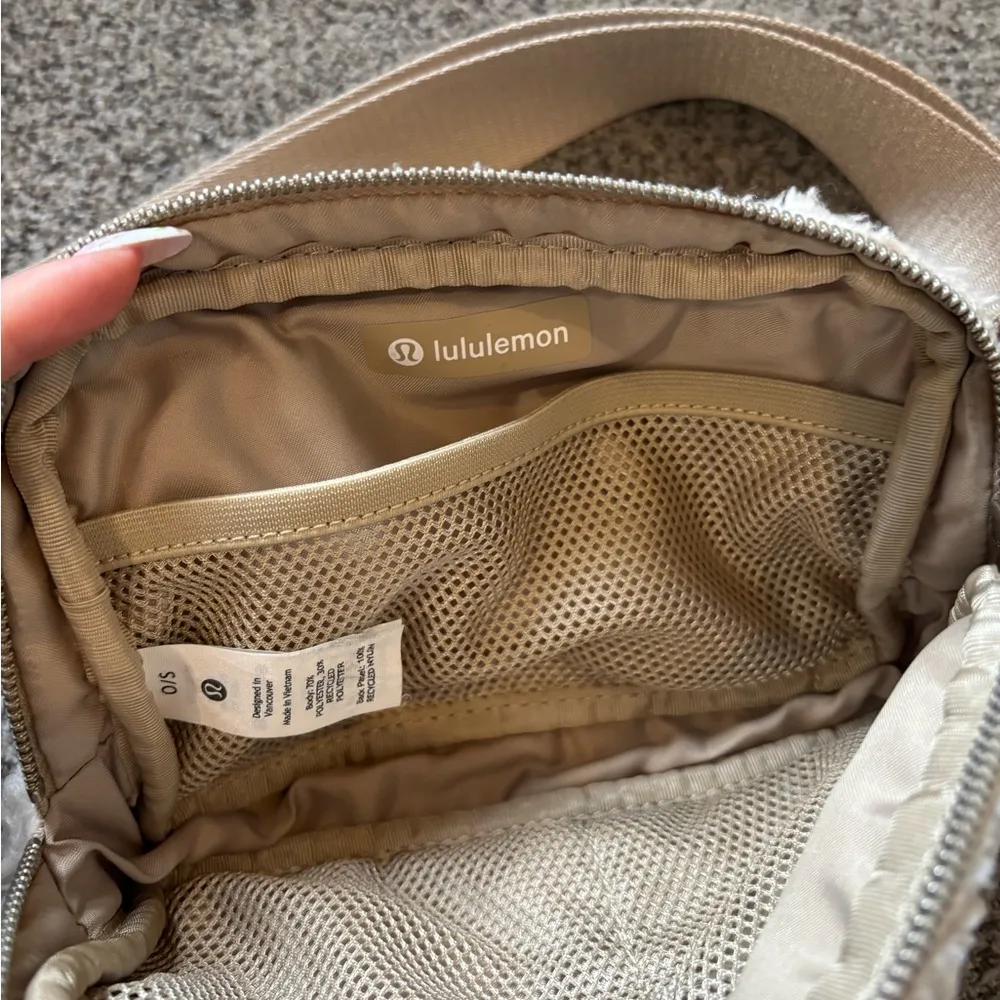 Lululemon Sherpa Belt Bag - Image 4
