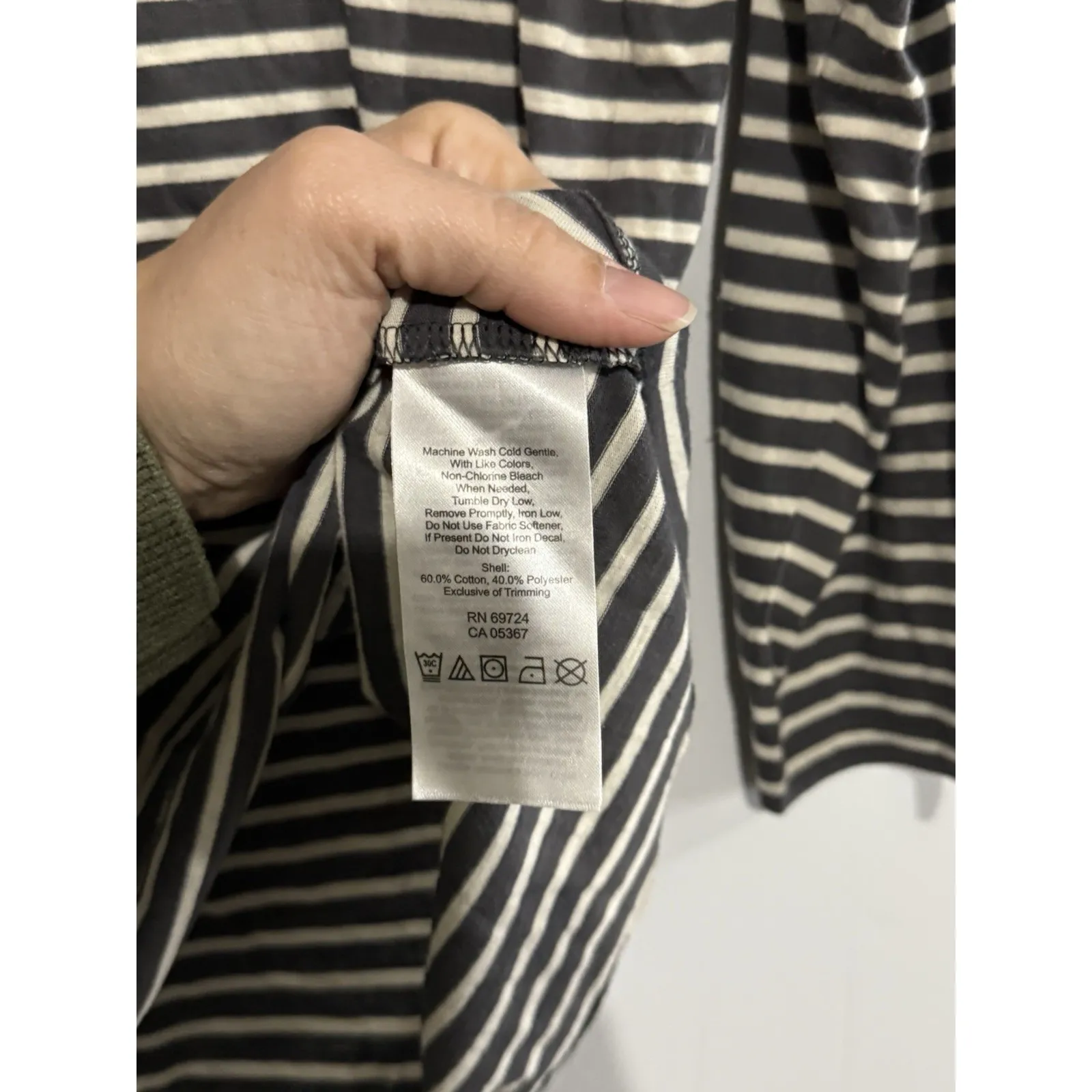 Columbia Unbearable Striped Graphic Shirt Bear Wearing Beanie Size Large Women's - Image 5