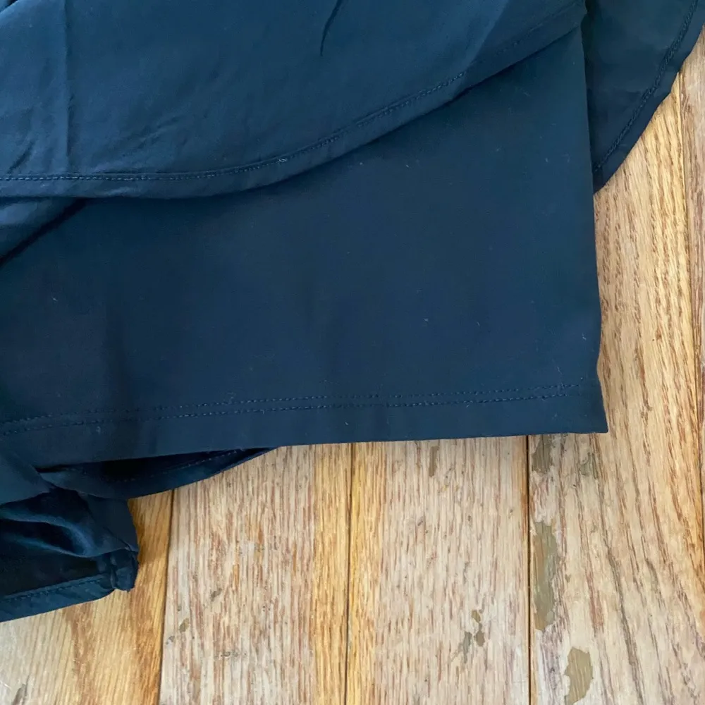 Black size medium athletic workout shorts - Image 7