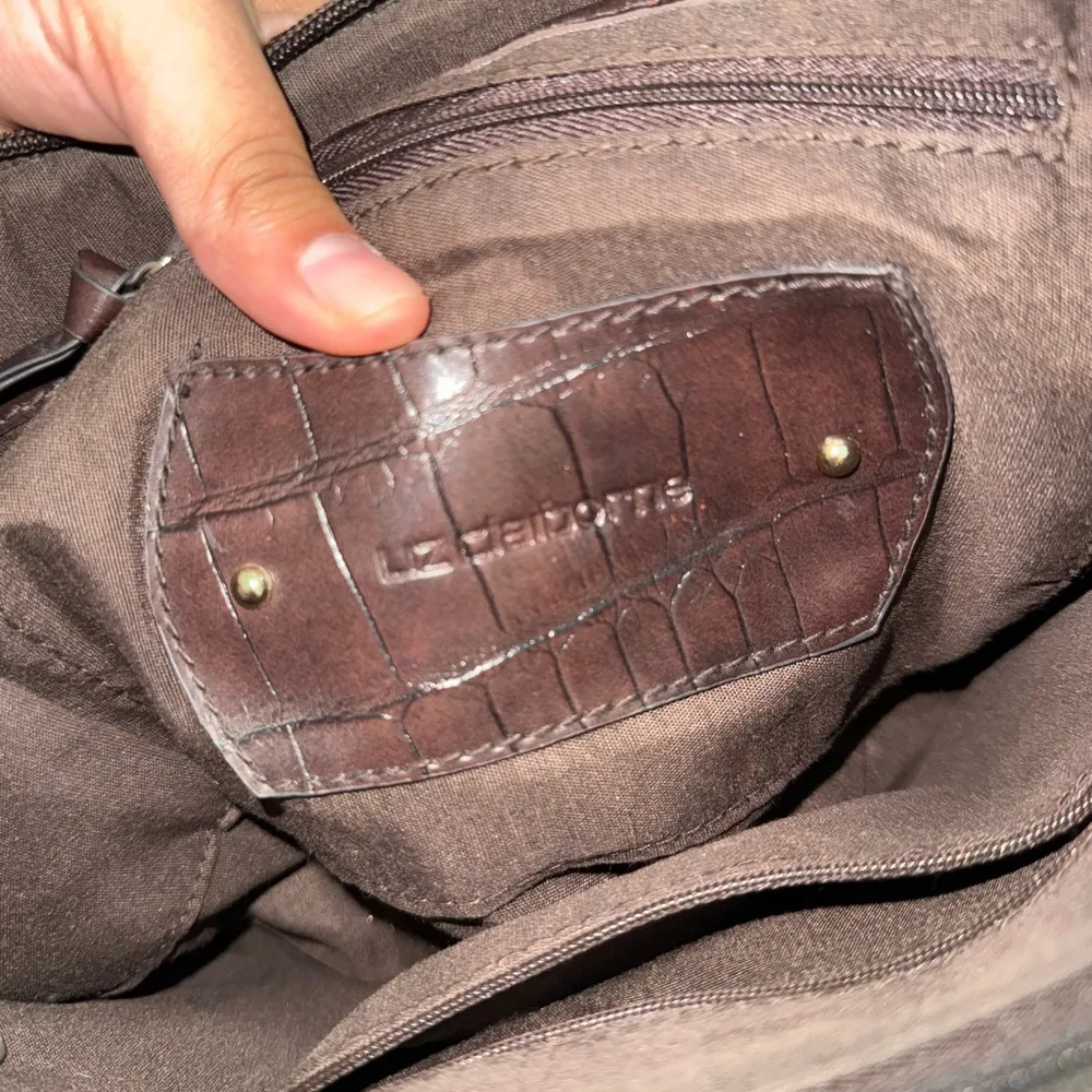 Liz Claiborne Brown Shoulder Bag with Classic Design - Image 4