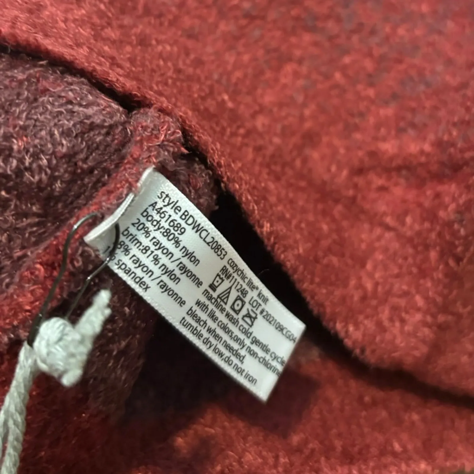 NWT Barefoot Dreams Barefoot Dreams CozyChic Confetti Beanie Crimson Rosewood - Image 5