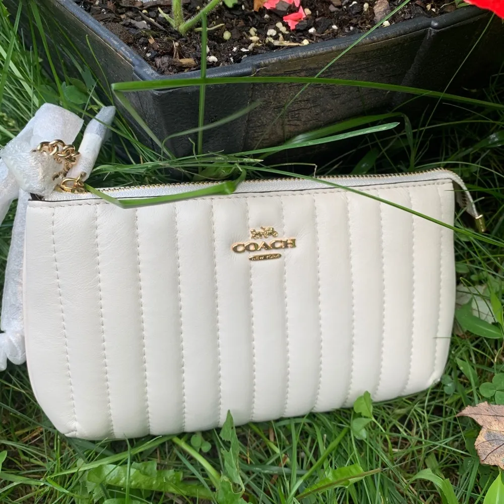 Authentic COACH 1941 Nappa leather/smooth leather zip top wristlet - Image 13