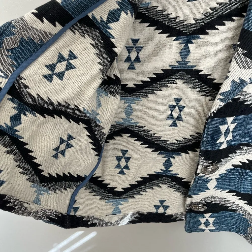 Dress Barn Vintage Southwestern Aztec Native Print Cotton Knit Cropped Blazer - Image 4