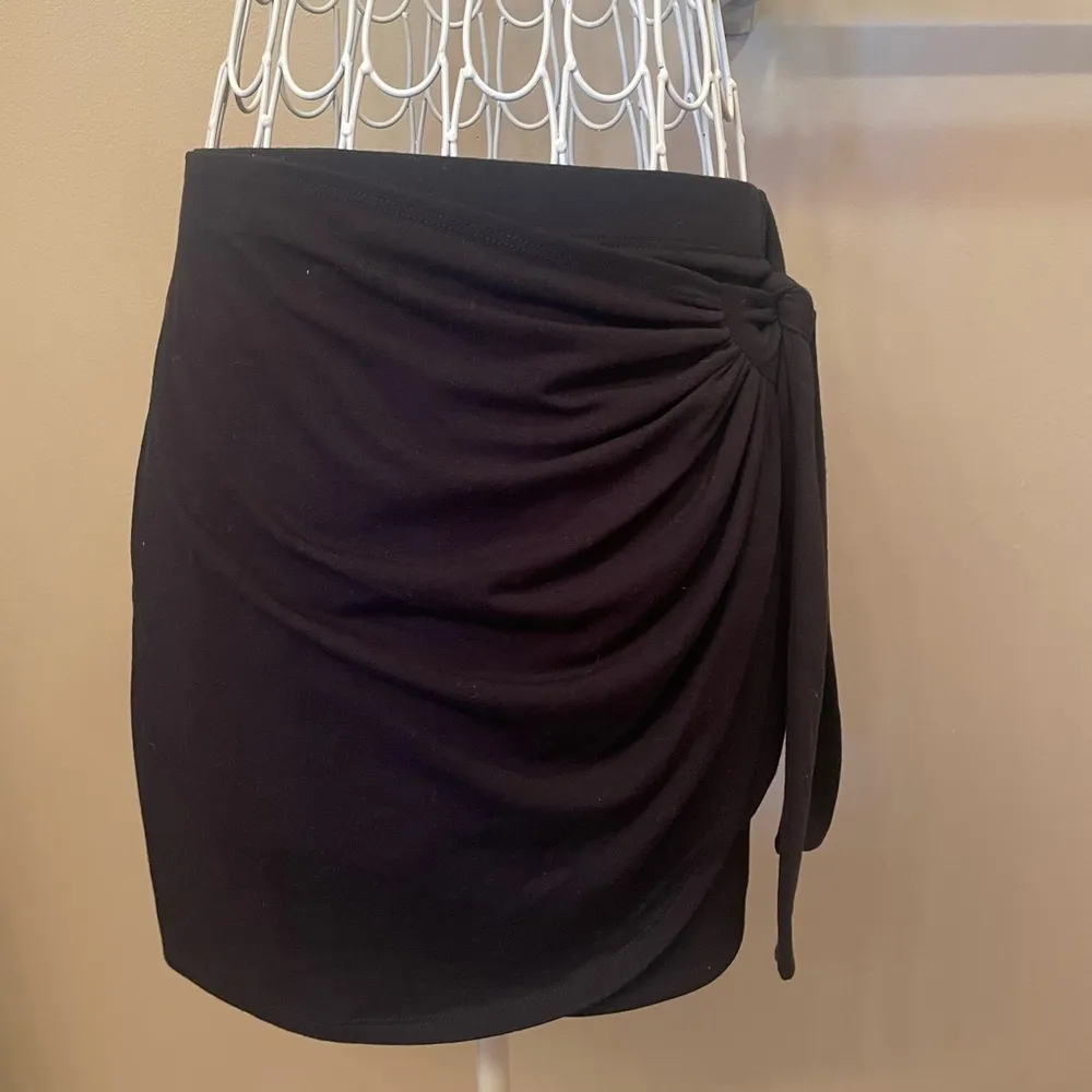 Forever 21 black wrapped mini skirt size medium - Image 7