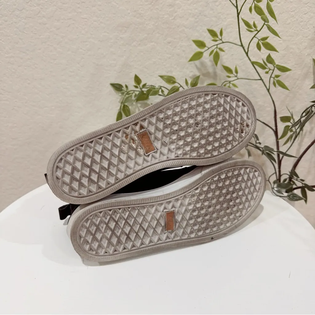 Kaanas Black Suede Chelsea Ankle Mid Top Slip on Sneaker Size 6 Preowned - Image 9