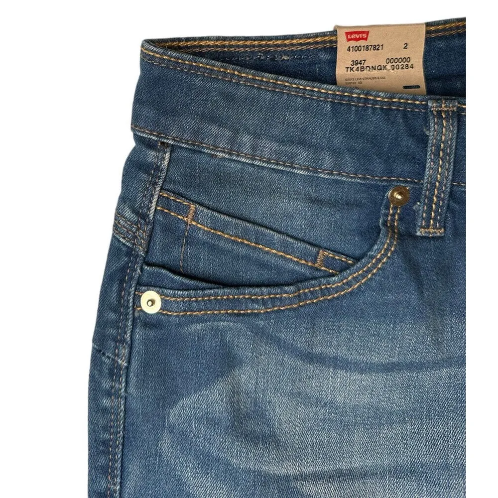 NEW Levi’s Flatters & Flaunts Skinny Leg Womens Mid Rise Jeans w/Stretch 12/31 - Image 4