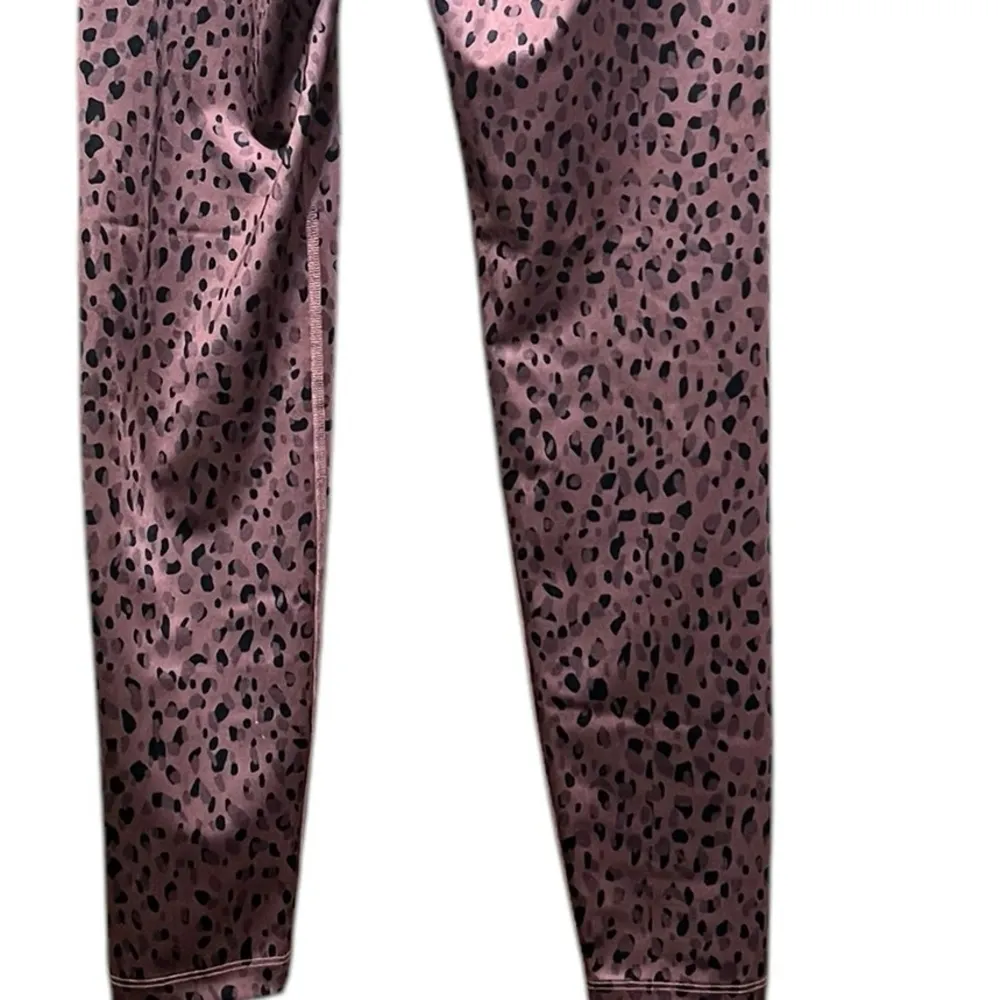 Beyond Yoga Lux High Waisted Midi Leggings
Rosewood Brown Dappled Dots Size S - Image 8