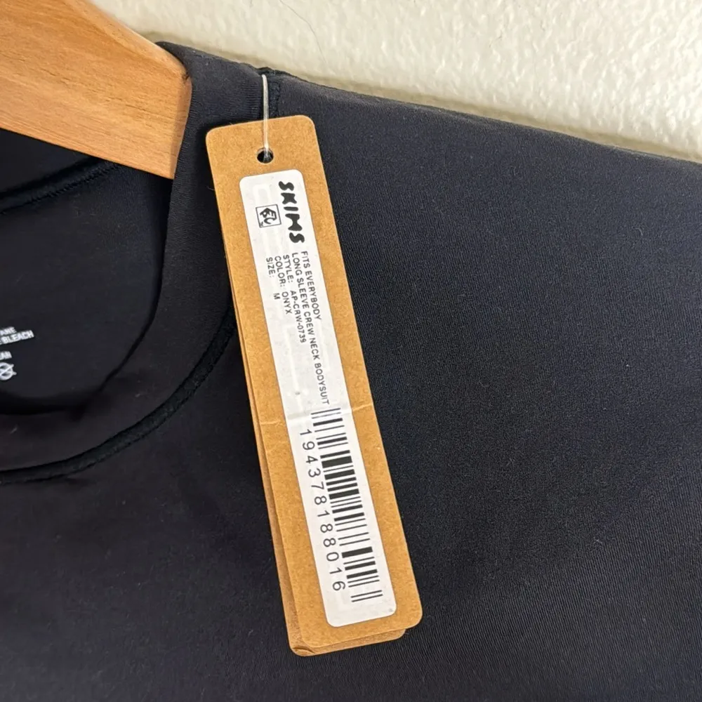 Skims fits everybody long sleeve crewneck bodysuit in color onyx size medium - Image 6