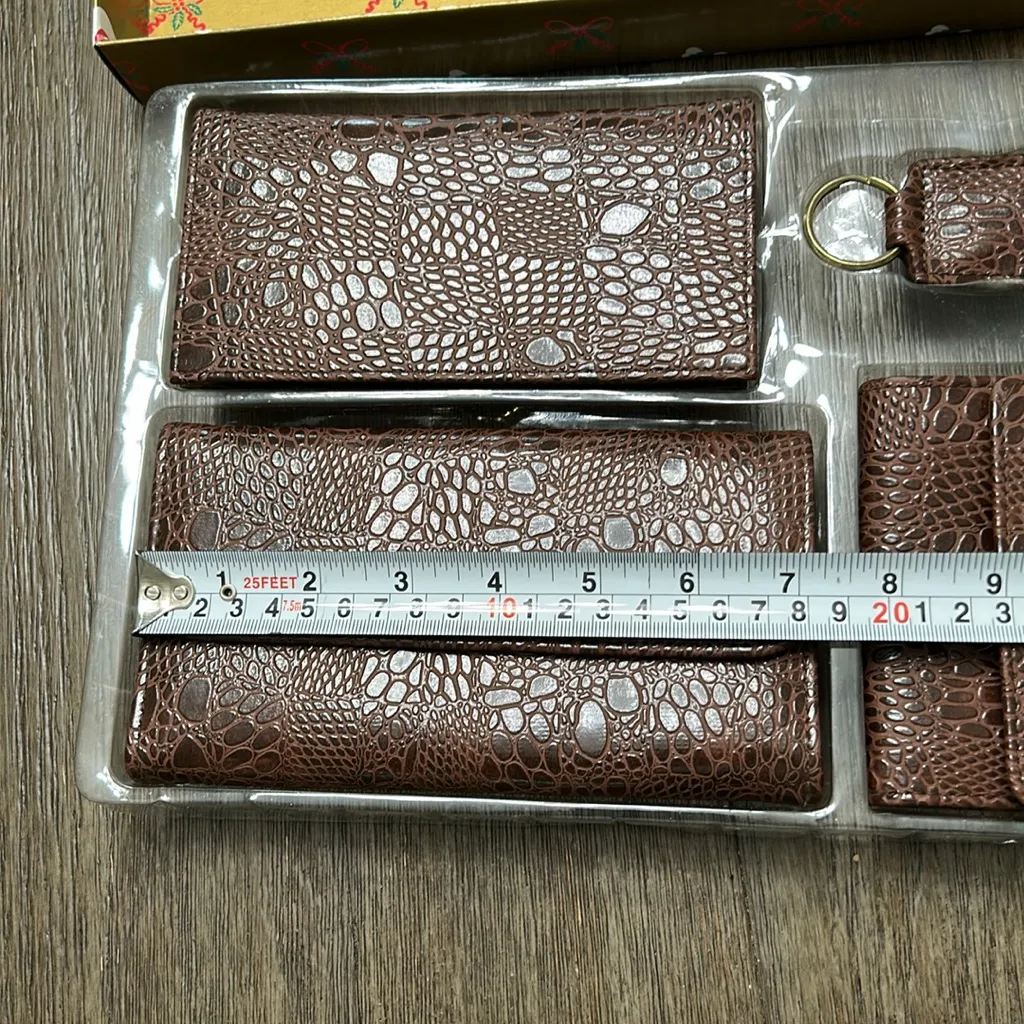 Elegant Brown Accessory Set w/ Wallet, Check book, key chain, notebook no brand - Image 6